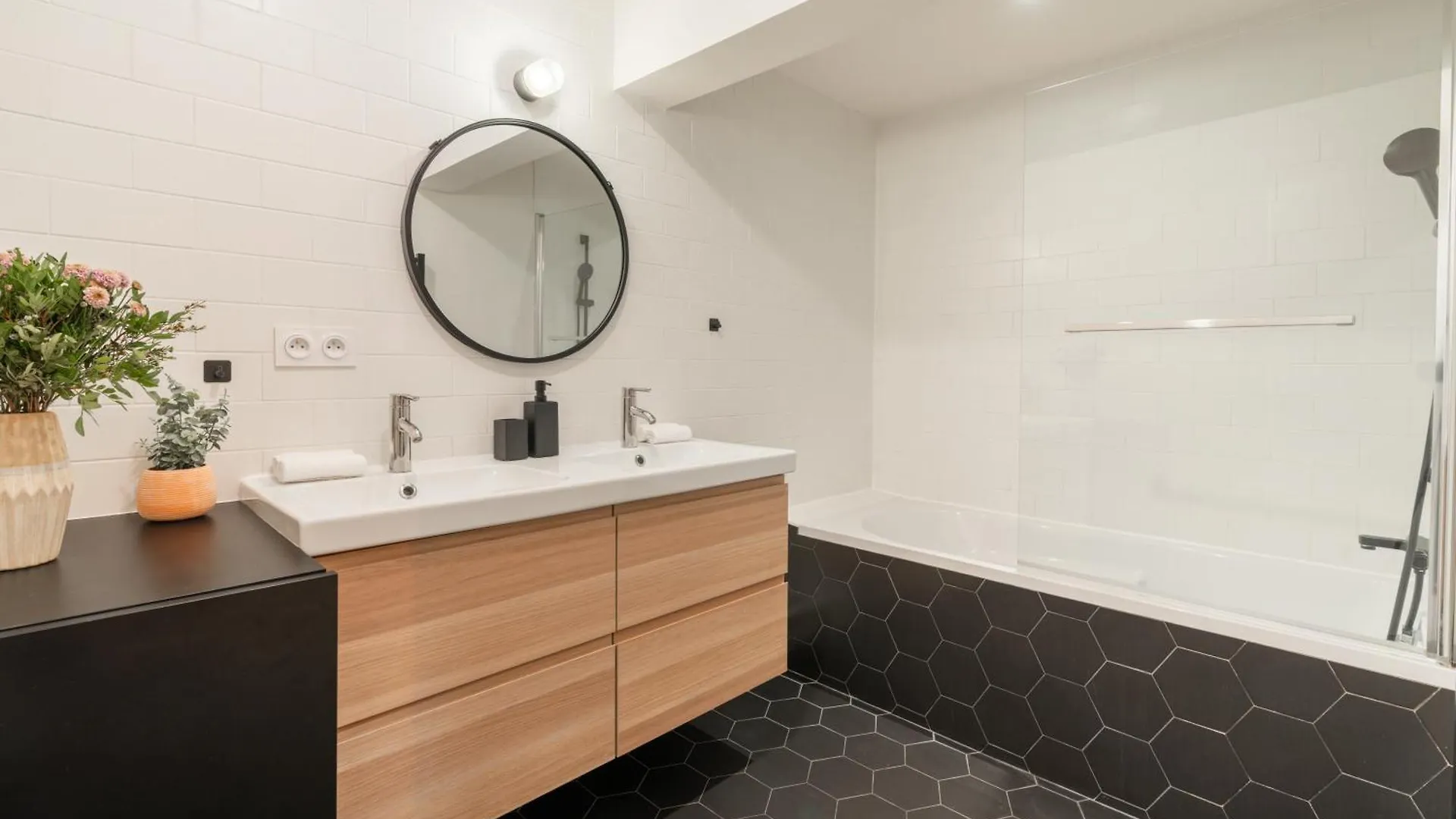Sereners - Charming Serviced Apartments - Beaugrenelle Paryż
