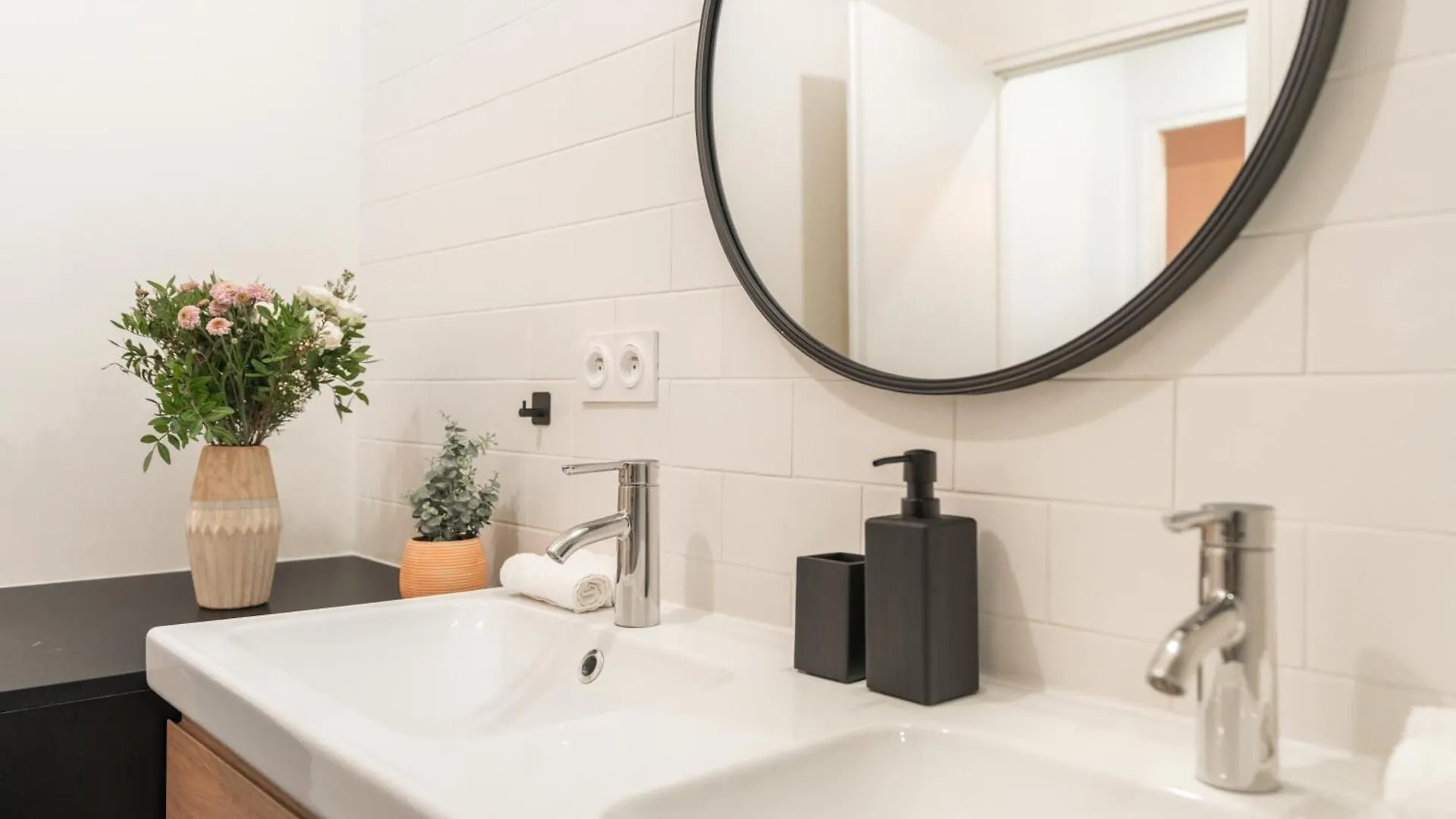 Sereners - Charming Serviced Apartments - Beaugrenelle Paryż